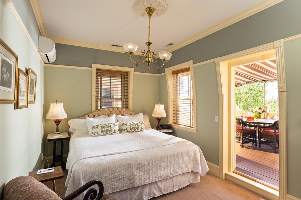 Brass Key Guesthouse Adults Only بروفينس المظهر الخارجي الصورة
